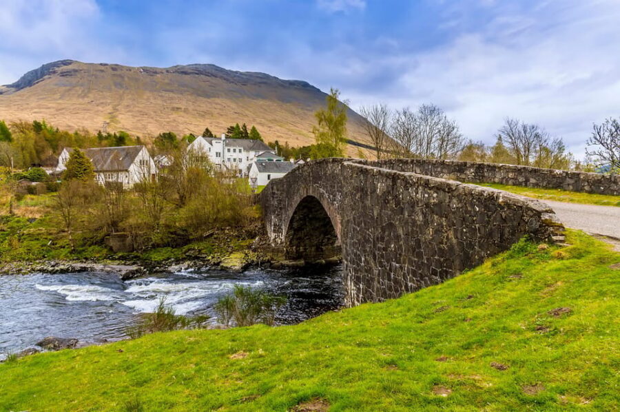 From Glasgow; Loch Lomond and Highlands Private Day Tour - Loch Long, The Rest and Be Thankful, and Glen Croe: views with a pulse