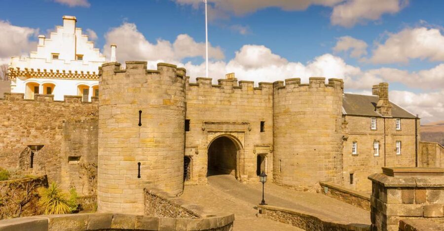 From Glasgow: Loch Lomond, Trossachs & Stirling Castle Tour - Aberfoyle lunch and the Trossachs National Park feel