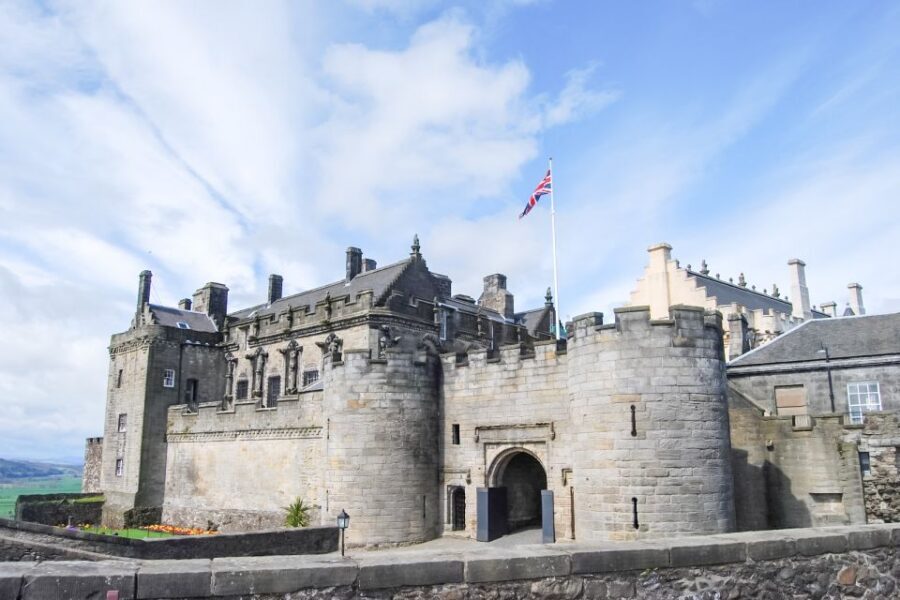 From Glasgow: Loch Lomond, Trossachs & Stirling Castle Tour - Stirling Castle: volcanic rock views and major Scottish figures