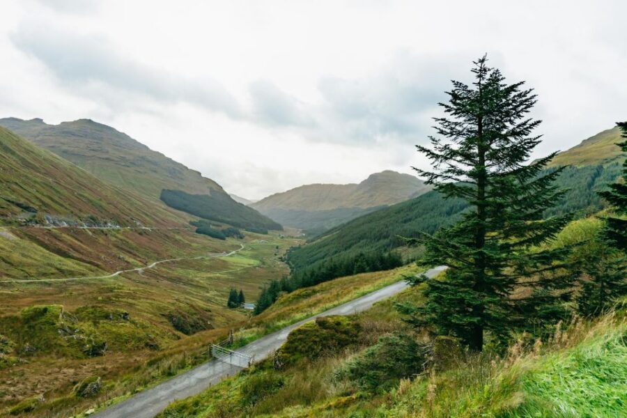 From Glasgow: Oban, Glencoe, Highland Lochs & Castles Tour - Inveraray and Kilchurn Castle: Georgian Charm Meets a Lochside Ruin