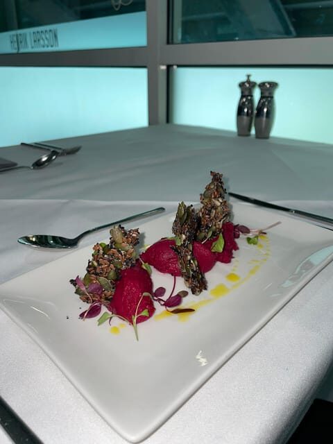 Glasgow: Celtic Park Number 7 Restaurant - Pitchside views make this meal feel like part of the match day