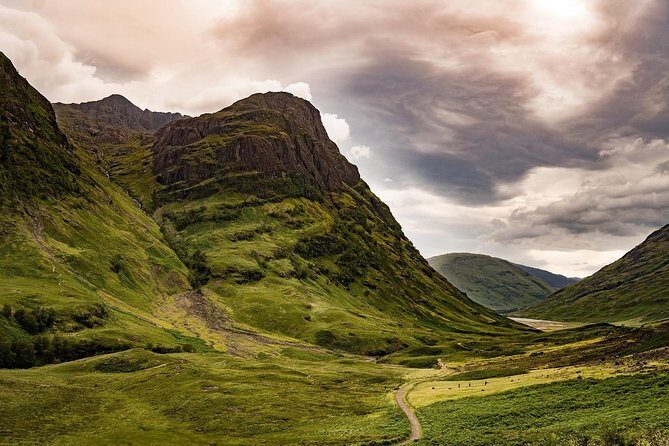 Glasgow: Eilean Donan, Loch Ness & Glenfinnan - 2 Day Tour - Fort William overnight: the breather that makes Day 2 work