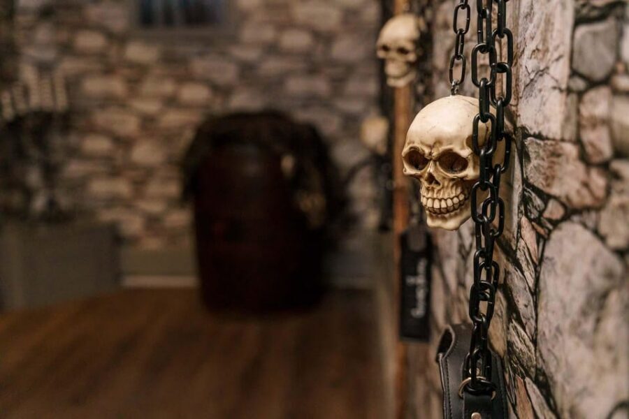 Glasgow: Escape Room The Ghost of Mary Queen of Scots - The Story Setup: Mary, Elizabeth, and a Haunted Castle That Won’t Stay Quiet