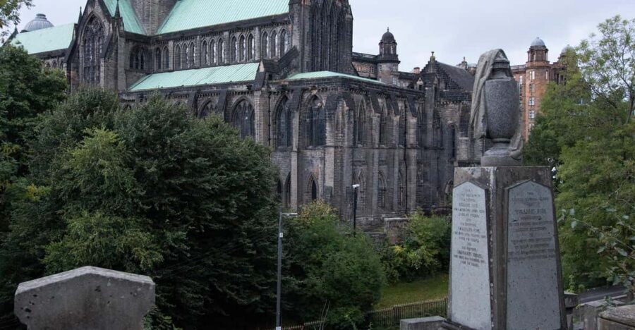 Glasgow: Ghouls, Ghosts & Gruesome Tales Guided Walking Tour - Walking With a Comic Storyteller (Not a Museum Lecture)