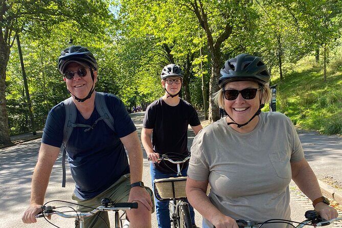 Glasgow Highlights Bike or Ebike Tour - Kelvingrove Museum exterior: the free museum stop you can use later