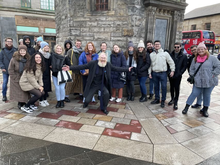 Glasgow: Historical Walking Tour: Guided by a local actor - The Gallery of Modern Art Stop: One Building, Several Lenses