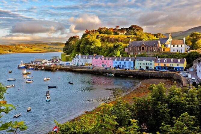 Glasgow: Isle of Skye, The Highlands and Loch Ness - 3 Day Tour - Day 1: Loch Lomond (Luss) to Fort William and a Ben Nevis photo break