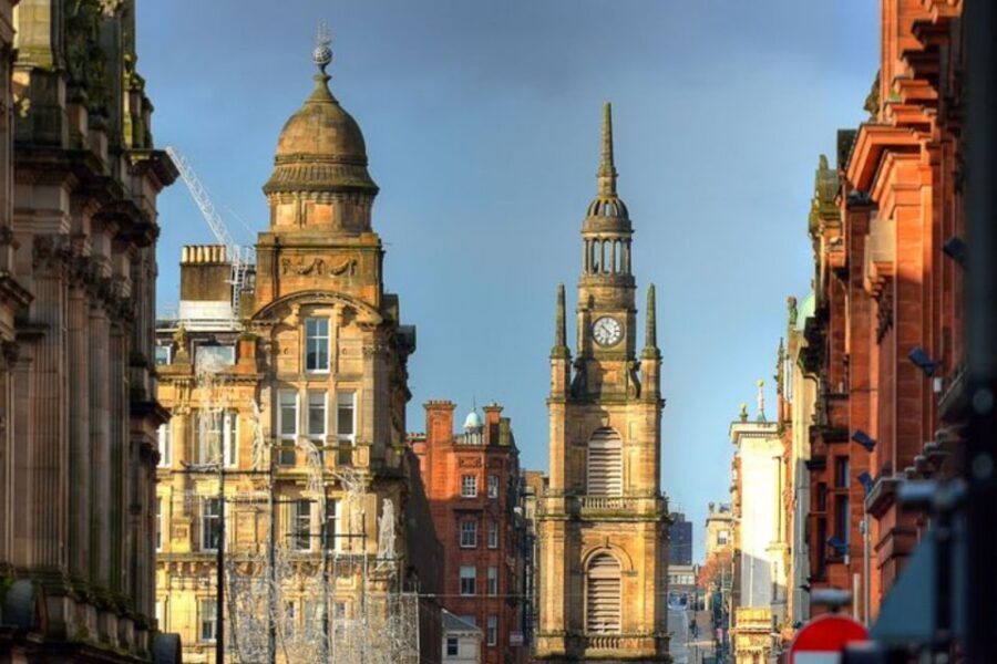 Glasgow: Private custom tour with a local guide - Choosing your route: iconic exteriors, museums, and parks