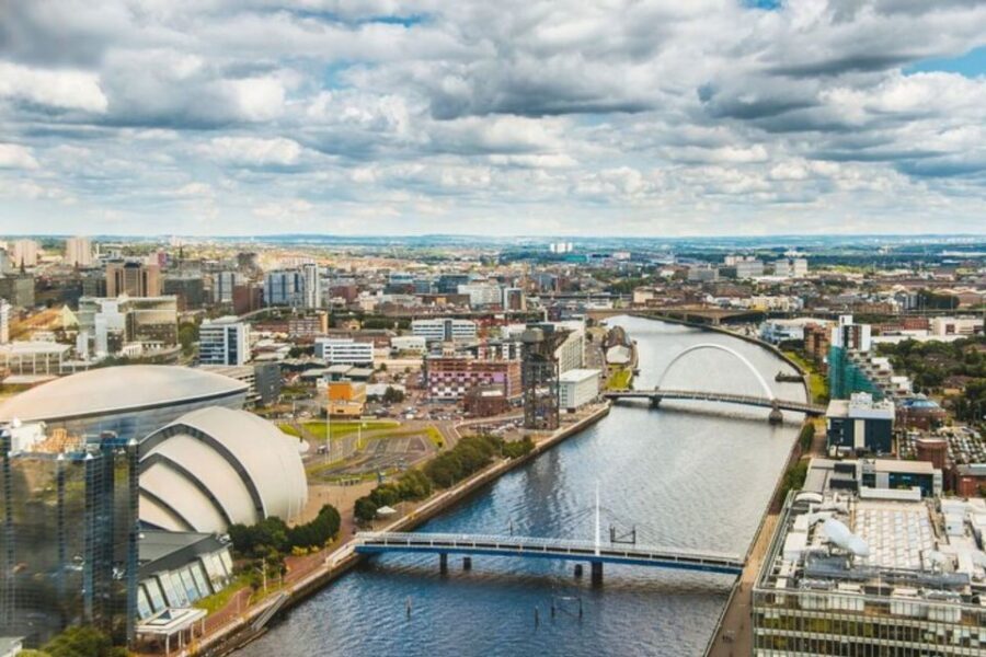 Glasgow: Private custom tour with a local guide - Getting around: walking routes plus public transport