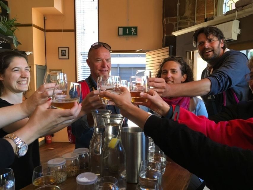 Glasgow: Pubs & History Guided Walking Tour with Beer - 800 Years of Beer Lore, Starting at Blythswood Square