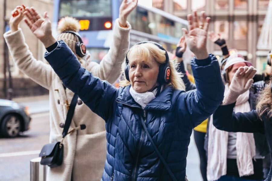 Glasgow: Silent Disco Adventure Tour - The 1-Hour Route: Buchanan Street to George Square Moves