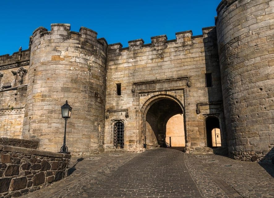 Glasgow: Stirling Castle, Loch Lomond Walk, and Whisky Tour - Transportation and comfort: what to wear and what to bring