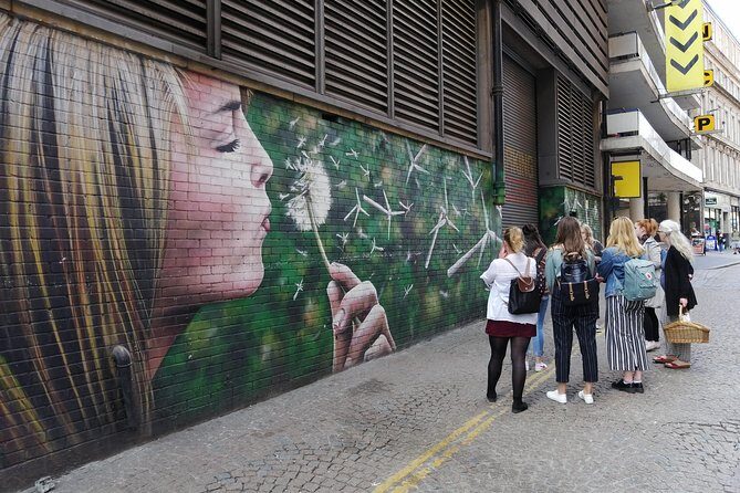 Glasgow Street Art Daily Walking Tour: 2pm - Glasgow Murals at 2pm: why this walk fits your schedule
