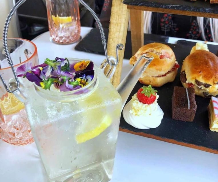 Glasgow: Vintage Bus Tour with Afternoon Tea or Gin - How the afternoon tea works on the moving bus