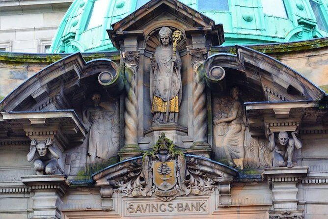 Half-Day Private Glasgow Must-Sees Tour - George Square: the statue-and-meaning start