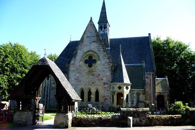 Inverary Castle & Loch Lomond Tour - Inveraray village break: lunch, a slow walk, and optional Inveraray Jail