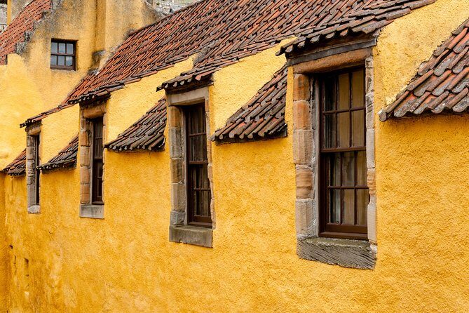 Outlander Adventure Day Tour from Glasgow Including Admissions - Falkland’s 1940s Inverness scenes: spend your hour looking for specifics