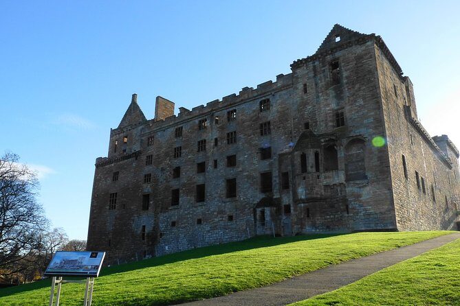 Outlander Tour - Doune Castle: that big gatehouse and Castle Leoch energy