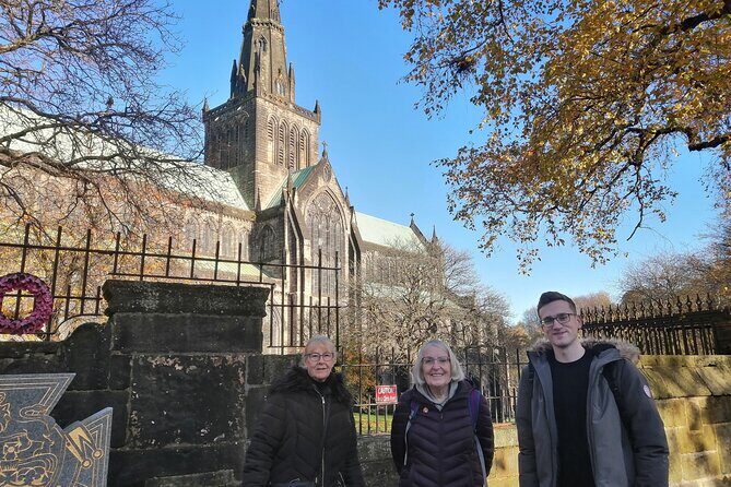 Private Glasgow West End Walking Tour - Stop 1: Glasgow Botanic Gardens exteriors in 20 minutes