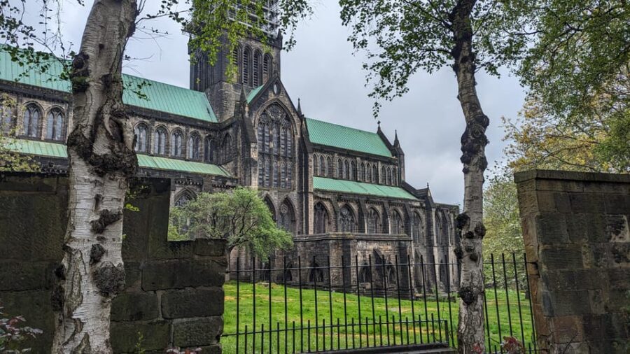 Shore Excursion f/Greenock: Glasgow, Kelpies, Falkirk Wheel - Glasgow University’s Neo-Gothic Main Building and Kelvingrove’s Museum Mix
