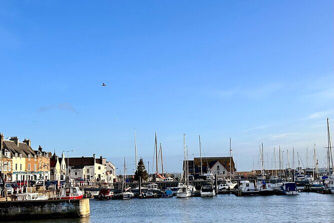 St Andrews & Fishing Villages of Fife Private Tour from Glasgow - Falkland Palace & Garden: King James IV, Outlander filming, and the oldest tennis court