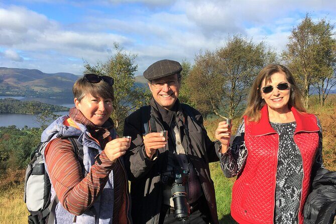 Stirling Castle, Loch Lomond Walk & Whisky Distillery Tour from Glasgow - Drymen and Croftamie: quick town texture between the big hits