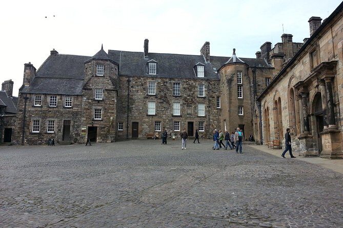 Stirling Castle, Trossachs, Loch Lomond and Whisky Tour - Drovers Inn Lunch Break: Historic Stop, Pay-Your-Own Meal