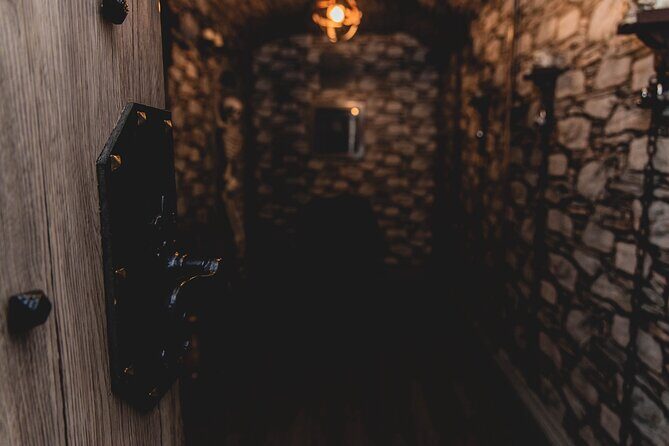 The Ghost of Mary Queen of Scots Escape Room - Location: finding 24 Sandyford Pl and handling the stairs