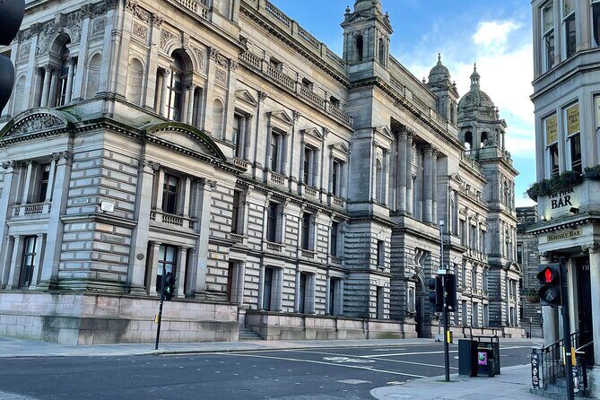 Walking Tour of Glasgow - Gallery of Modern Art and the Duke of Wellington Conehead